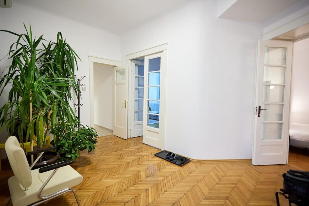 Caragiale Apartment Бухарест Экстерьер фото