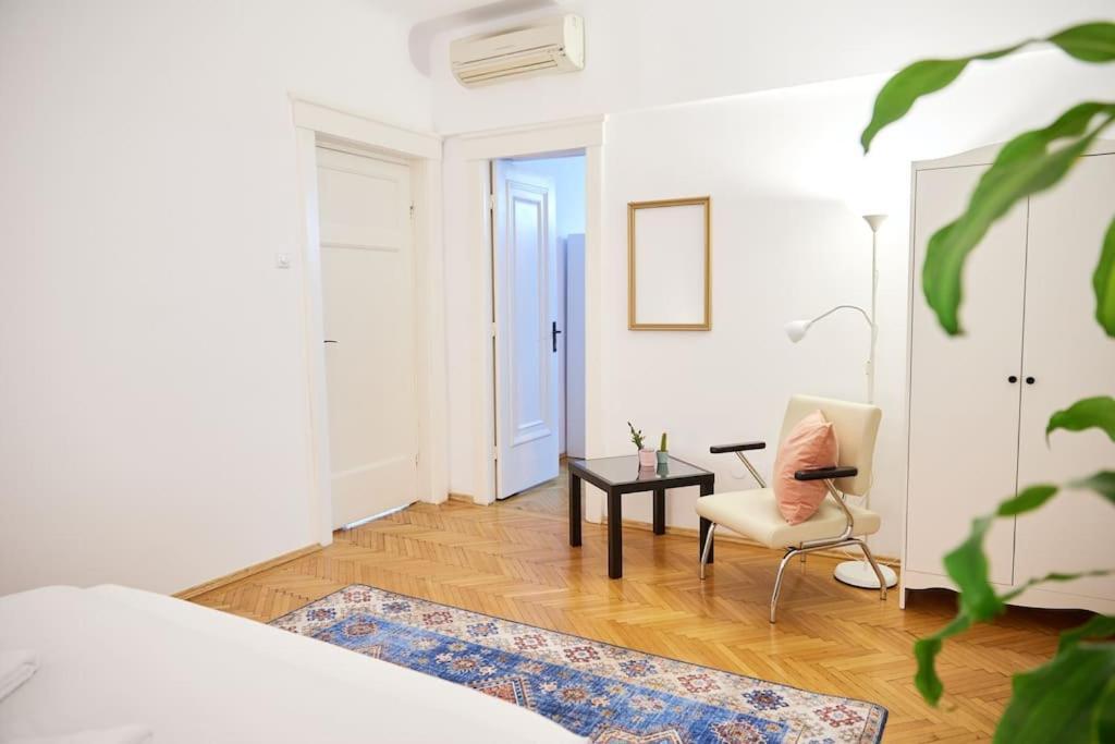 Caragiale Apartment Бухарест Экстерьер фото