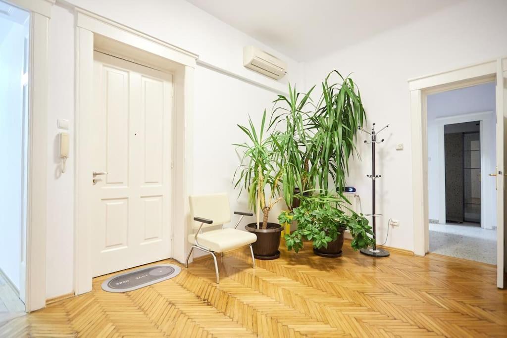 Caragiale Apartment Бухарест Экстерьер фото